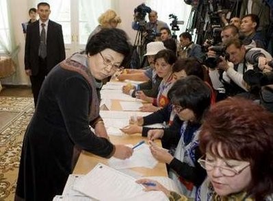 Kyrgyzstan's President Roza Otunbayeva receives her ballot papers at a polling station during parliamentary elections in Bishkek October 10, 2010. Kyrgyzstan's President Roza Otunbayeva receives her ballot papers at a polling station during parliamentary elections in Bishkek October 10, 2010.
