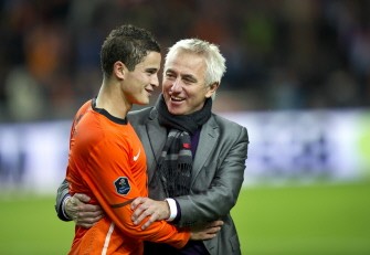 Dutch coach Bert van Marwijk (R) congratulates player Ibrahim Afellay after the match against Sweden in Amsterdam on October 12, 2010. AFP Dutch coach Bert van Marwijk (R) congratulates player Ibrahim Afellay after the match against Sweden in Amsterdam on October 12, 2010. AFP