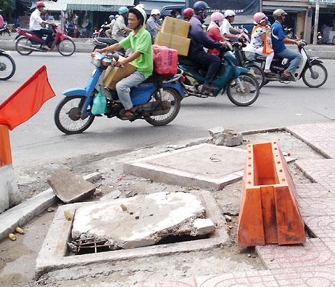 Dead hole in HCM City's road Dead hole in HCM City's road