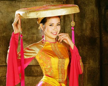 Kieu Khanh-Vietnamese contestant at the Miss World Pageant 2010. Kieu Khanh-Vietnamese contestant at the Miss World Pageant 2010.