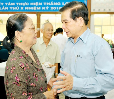State President Nguyen Minh Triet (R) meet voters of district 3. State President Nguyen Minh Triet (R) meet voters of district 3.