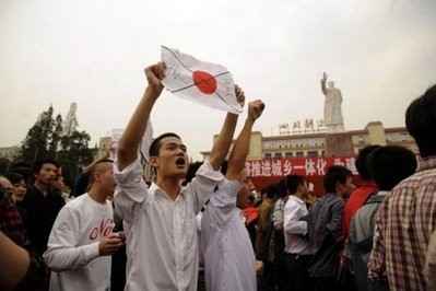 Chinese protestors march past a statue of Mao Zedong during a demonstration against Japan in Chengdu, southwest China's Sichuan province on October 16, 2010. AFP Chinese protestors march past a statue of Mao Zedong during a demonstration against Japan in Chengdu, southwest China's Sichuan province on October 16, 2010. AFP