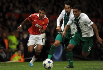 Nani (L) competes with Bursaspor's Brazilian defender Gokcek Vederson at Old Trafford on October 20, 2010. AFP PHOTO Nani (L) competes with Bursaspor's Brazilian defender Gokcek Vederson at Old Trafford on October 20, 2010. AFP PHOTO