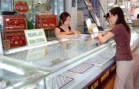 A shopper buys jewellery at a store in Ho Chi Minh City A shopper buys jewellery at a store in Ho Chi Minh City