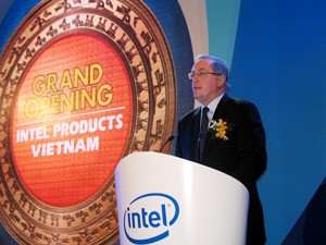 Intel President and CEO Paul Otellini launches the Vietnam factory in Ho Chi Minh City on Oct. 29, 2010 (Photo: Tuong Thuy) Intel President and CEO Paul Otellini launches the Vietnam factory in Ho Chi Minh City on Oct. 29, 2010 (Photo: Tuong Thuy)