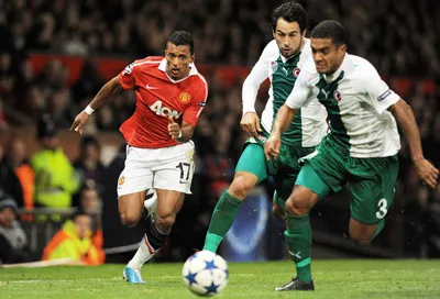 Nani (trái) tác giả bàn thắng duy nhất giúp Man.United giành trọn 3 điểm.