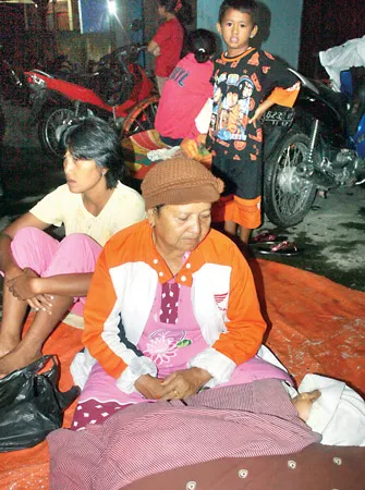 Động đất và sóng thần ở Indonesia làm 113 người chết, hơn 500 người mất tích