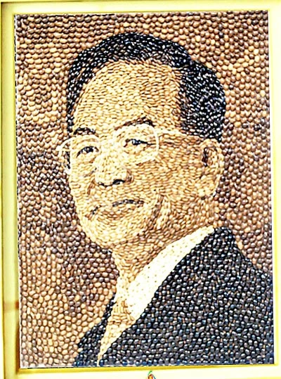 Chân dung Thủ tướng Trung Quốc Ôn Gia Bảo. Chân dung Thủ tướng Trung Quốc Ôn Gia Bảo.