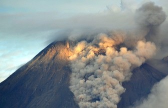 A picture taken from Kemalang, Klaten, in central Java shows Mount Merapi spew hot clouds of ash on November 2, 2010. AFP A picture taken from Kemalang, Klaten, in central Java shows Mount Merapi spew hot clouds of ash on November 2, 2010. AFP