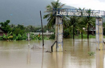 Heavy rain inundates southern central provinces. (Photo: SGGP) Heavy rain inundates southern central provinces. (Photo: SGGP)
