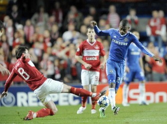 Chelsea's Salomon Kalou (R) vies with Spartak Moscow's Nikola Drincic during the UEFA Champions League group F football match Chelsea vs Spartak Moscoz at Stamford Bridge on November 3, 2010. AFP Chelsea's Salomon Kalou (R) vies with Spartak Moscow's Nikola Drincic during the UEFA Champions League group F football match Chelsea vs Spartak Moscoz at Stamford Bridge on November 3, 2010. AFP