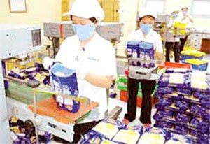 At a factory of food processing joint-stock corporation Safoco under the Food Company of Ho Chi Minh City. At a factory of food processing joint-stock corporation Safoco under the Food Company of Ho Chi Minh City.
