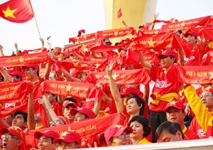 A file photo shows Vietnamese fans cheer during a match of the Vietnamese national football team (Photo: T. Thuy) A file photo shows Vietnamese fans cheer during a match of the Vietnamese national football team (Photo: T. Thuy)