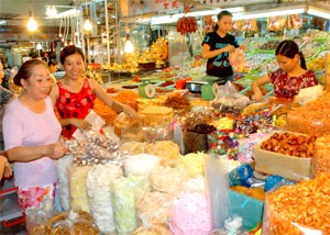 Shoppers at HCMC's Ben Thanh Market during Tet 2008 (Photo: SGGP) Shoppers at HCMC's Ben Thanh Market during Tet 2008 (Photo: SGGP)