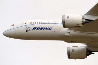 (AFP FILES) A Boeing 787 Dreamliner aircraft does a flyby at the Farnborough Airshow, Hampshire, England in this July 18, 2010 file photo. (AFP FILES) A Boeing 787 Dreamliner aircraft does a flyby at the Farnborough Airshow, Hampshire, England in this July 18, 2010 file photo.