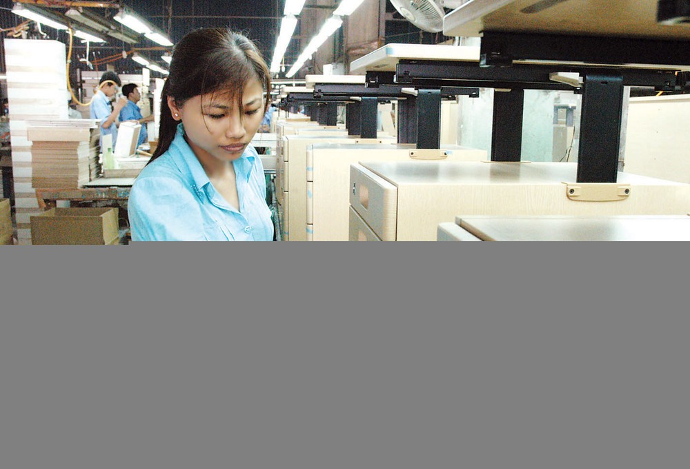 Making furniture for export to Japan at Satimex factory in Ho Chi Minh City's District 12 (Photo: SGGP) Making furniture for export to Japan at Satimex factory in Ho Chi Minh City's District 12 (Photo: SGGP)