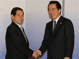 Japanese Prime Minister Naoto Kan (R)receives Vietnamese President Nguyen Minh Triet in Yokohama Nov. 13, 2010 (Photo: Vietnam News Agency) Japanese Prime Minister Naoto Kan (R)receives Vietnamese President Nguyen Minh Triet in Yokohama Nov. 13, 2010 (Photo: Vietnam News Agency)