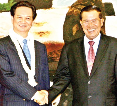Prime Minister Hun Sen of Cambodia (R) and VN Prime Minister Nguyen Tan Dung Prime Minister Hun Sen of Cambodia (R) and VN Prime Minister Nguyen Tan Dung