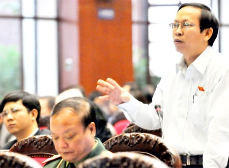 Deputy Nguyen Dinh Xuan speaks at the National Assembly sitting on November 18 (Photo: SGGP) Deputy Nguyen Dinh Xuan speaks at the National Assembly sitting on November 18 (Photo: SGGP)