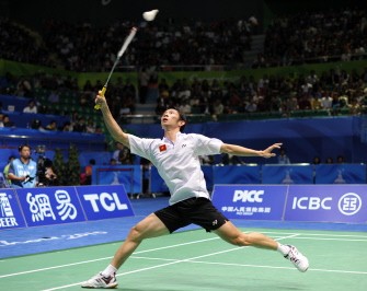 Nguyen Tien Minh of Vietnam returns a shot against Lin Dan of China during their men's singles badminton quarterfinals at the 16th Asian Games in Guangzhou on November 19, 2010. AFP Nguyen Tien Minh of Vietnam returns a shot against Lin Dan of China during their men's singles badminton quarterfinals at the 16th Asian Games in Guangzhou on November 19, 2010. AFP