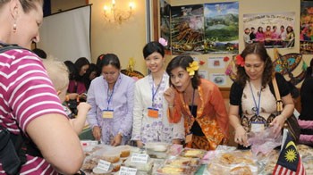 The food stand of Malaysian Consulate (Photo: Tuoi Tre) The food stand of Malaysian Consulate (Photo: Tuoi Tre)