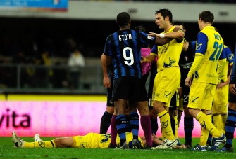 Chievo's Slovenian defender Bostjan Cesar (L, down) lays on the ground after arguing with Inter Milan's Cameroonian forward Samuel Eto'o (3rd R) during their seria A match on November 21, 2010 in Stadio Olimpico in Verona. AFP Chievo's Slovenian defender Bostjan Cesar (L, down) lays on the ground after arguing with Inter Milan's Cameroonian forward Samuel Eto'o (3rd R) during their seria A match on November 21, 2010 in Stadio Olimpico in Verona. AFP