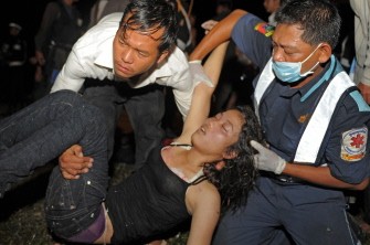 A Cambodian rescue team carries an unconscious woman near a bridge in Phnom Penh where hundreds of people were crushed during a stampede on November 23, 2010. AFP A Cambodian rescue team carries an unconscious woman near a bridge in Phnom Penh where hundreds of people were crushed during a stampede on November 23, 2010. AFP