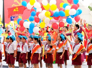 (SGGP file) Children attend a historic ceremony in Ho Chi Minh City (SGGP file) Children attend a historic ceremony in Ho Chi Minh City