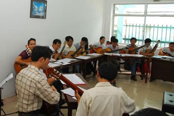 Nearly 20 guitarists take part in special guitar gala ảnh 1 Nearly 20 guitarists take part in special guitar gala ảnh 1