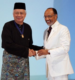 Recepient of AFC Diamond of Asia, Malaysian Prime Minister Najib Razak (L) shakes hands with AFC President Mohamed Bin Hammam (R) during the Asian Football Confederation (AFC) Annual Awards 2010 ceremony in Kuala Lumpur late on November 24, 2010. AFP Recepient of AFC Diamond of Asia, Malaysian Prime Minister Najib Razak (L) shakes hands with AFC President Mohamed Bin Hammam (R) during the Asian Football Confederation (AFC) Annual Awards 2010 ceremony in Kuala Lumpur late on November 24, 2010. AFP