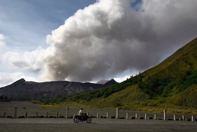 Mount Bromo volcano, seen here emitting a column of steam from its crater, in the Pasuruan district of East Java province, on November 24. Mount Bromo volcano, seen here emitting a column of steam from its crater, in the Pasuruan district of East Java province, on November 24.