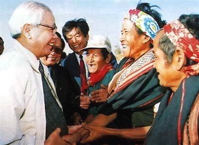 The file photo shows late Prime Minister Vo Van Kiet talking with ethnic minority residents in Chu Pa District, Gia Lai Province in 1996. The file photo shows late Prime Minister Vo Van Kiet talking with ethnic minority residents in Chu Pa District, Gia Lai Province in 1996.