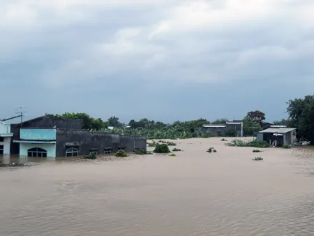 Lũ trên các sông từ Quảng Ngãi đến Ninh Thuận còn kéo dài nhiều ngày