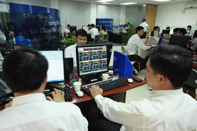CTCK đang phải tái cấu trúc để đầu tư giá trị. Ảnh: TUẤN ANH CTCK đang phải tái cấu trúc để đầu tư giá trị. Ảnh: TUẤN ANH