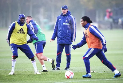Trước trận giao hữu với Anh, HLV Laurent Blanc: “Rất khó làm lại tuyển pháp!”