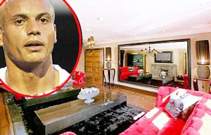 Khó bán nhà vì... Rooney