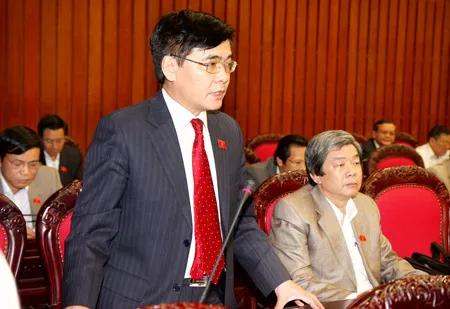 Đại biểu Nguyễn Văn Phúc (Bình Thuận) chất vấn thành viên chính phủ. Đại biểu Nguyễn Văn Phúc (Bình Thuận) chất vấn thành viên chính phủ.