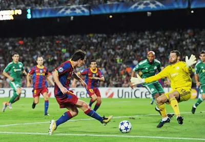 Lionel Messi trong một pha dứt điểm trước khung thành Panathinaikos ở trận lượt đi. Lionel Messi trong một pha dứt điểm trước khung thành Panathinaikos ở trận lượt đi.