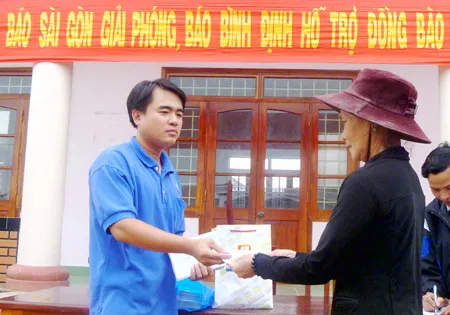 Tình người trong tâm lũ ảnh 4 Tình người trong tâm lũ ảnh 4