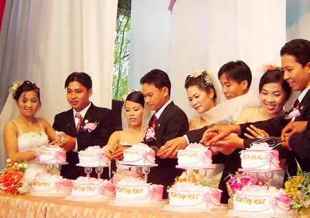 100 cặp nhẫn cưới tặng thanh niên công nhân khó khăn