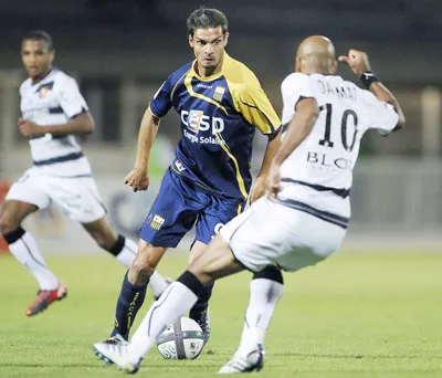 Nội tình của Arles-Avignon “Bỏ của chạy lấy người”