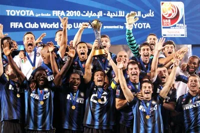 Niềm vui của các cầu thủ Inter Milan khi đăng quang ngôi vô địch giải bóng đá World Cup các câu lạc bộ 2010. Ảnh: AFP