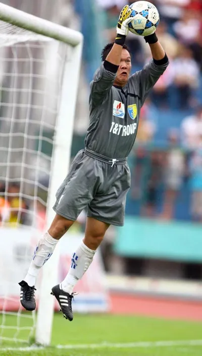 Hà Nội T&T sở hữu 6 thủ môn: Thừa tiền nên xài hoang?