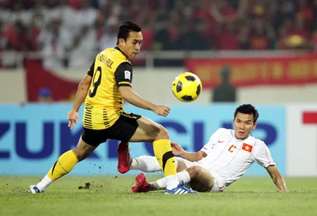 Nhìn lại bóng đá Việt Nam năm 2010: Chìm trong giấc mộng