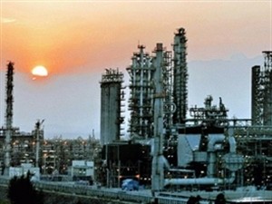 A corner of Dung Quat Oil Refinery A corner of Dung Quat Oil Refinery