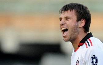Antonio Cassano reacts against Cagliari during their match on January 6, 2011 at St.Elia stadium in Cagliari. AC Milan defeated Cagliari 1-0. AFP Antonio Cassano reacts against Cagliari during their match on January 6, 2011 at St.Elia stadium in Cagliari. AC Milan defeated Cagliari 1-0. AFP