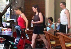 Foreign travelers visit Nha Trang City in Khanh Hoa Province. (Photo: Sggp) Foreign travelers visit Nha Trang City in Khanh Hoa Province. (Photo: Sggp)