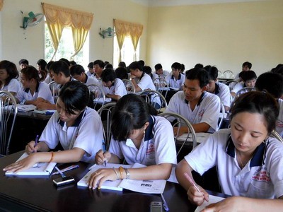 File photo shows that laborers are learning Korean at an employment agency to prepare for the examination. File photo shows that laborers are learning Korean at an employment agency to prepare for the examination.