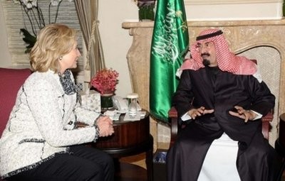 Handout picture released by the Saudi Press Agency (SPA) shows Saudi King Abdullah bin Abdul Aziz during a meeting with US Secretary of State Hillary Clinton on January 7, in New York, where he is recovering from back surgeries. Handout picture released by the Saudi Press Agency (SPA) shows Saudi King Abdullah bin Abdul Aziz during a meeting with US Secretary of State Hillary Clinton on January 7, in New York, where he is recovering from back surgeries.