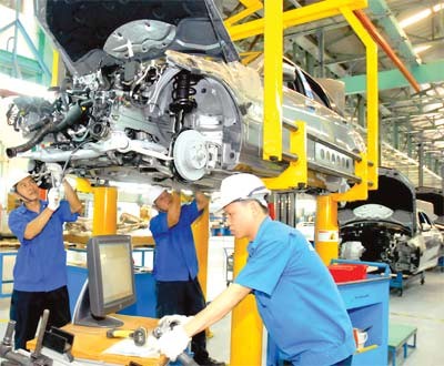 Workers assemble cars at a foreign-invested factory in Vietnam (Photo: SGGP) Workers assemble cars at a foreign-invested factory in Vietnam (Photo: SGGP)